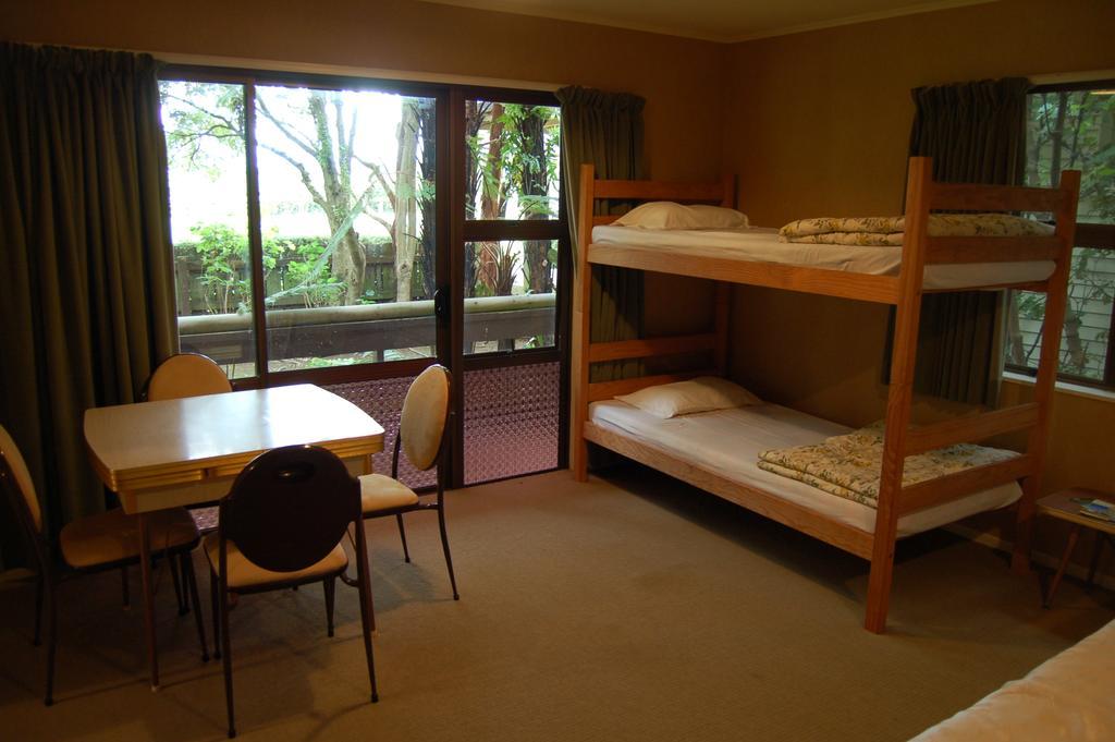 Wheatly Downs Farmstay And Backpackers Hawera Ngoại thất bức ảnh
